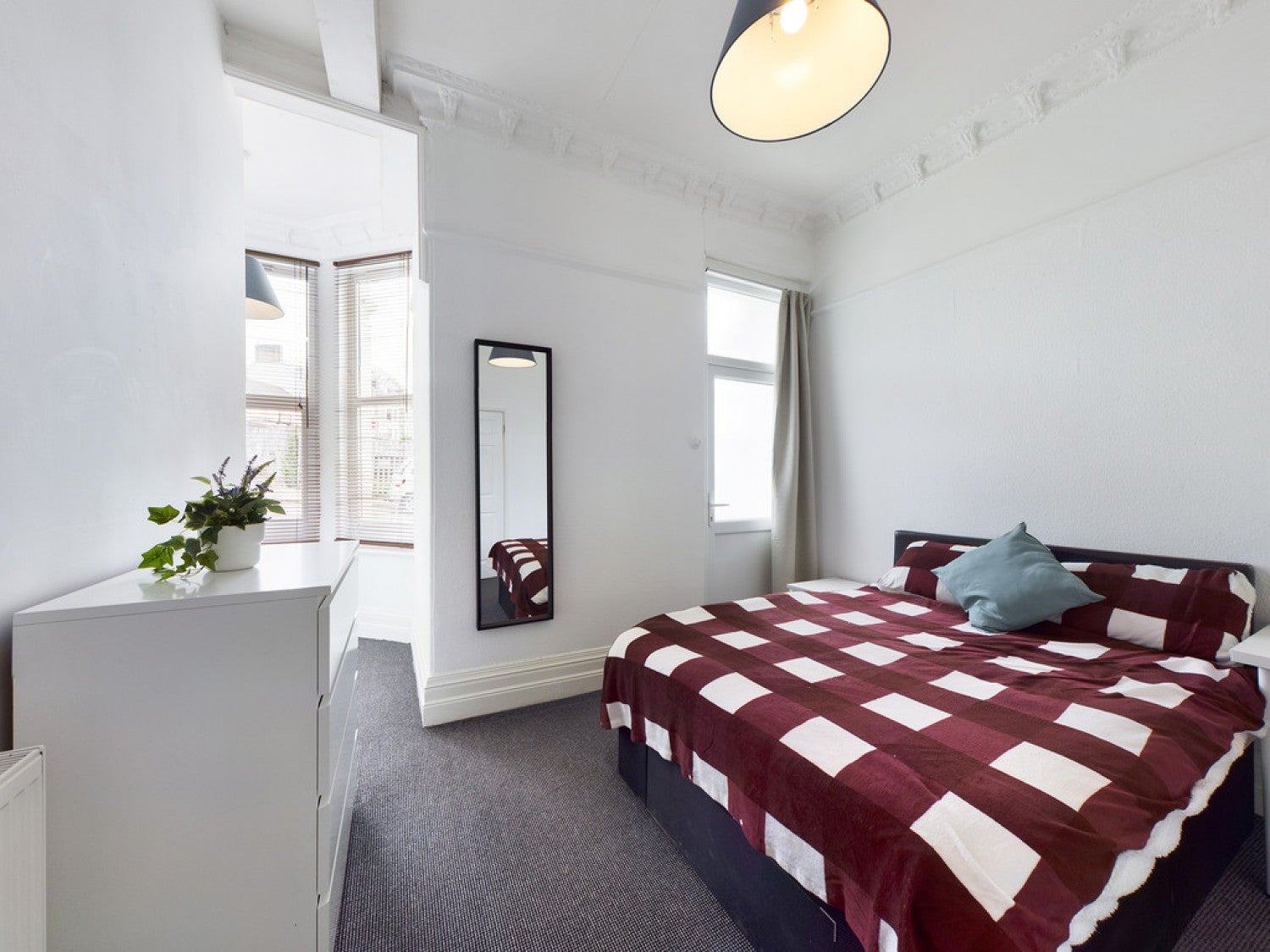 Room Apsley Road in Plymouth