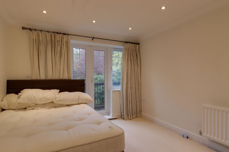 Flat Lady Margaret Road in Sunningdale