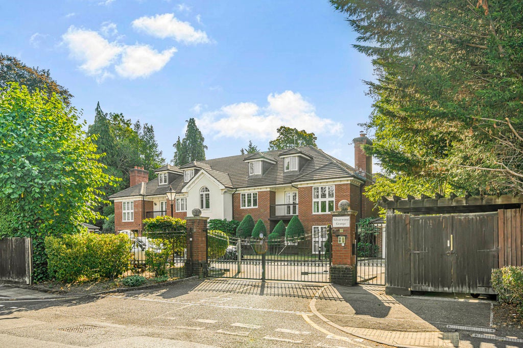 Flat Lady Margaret Road in Sunningdale