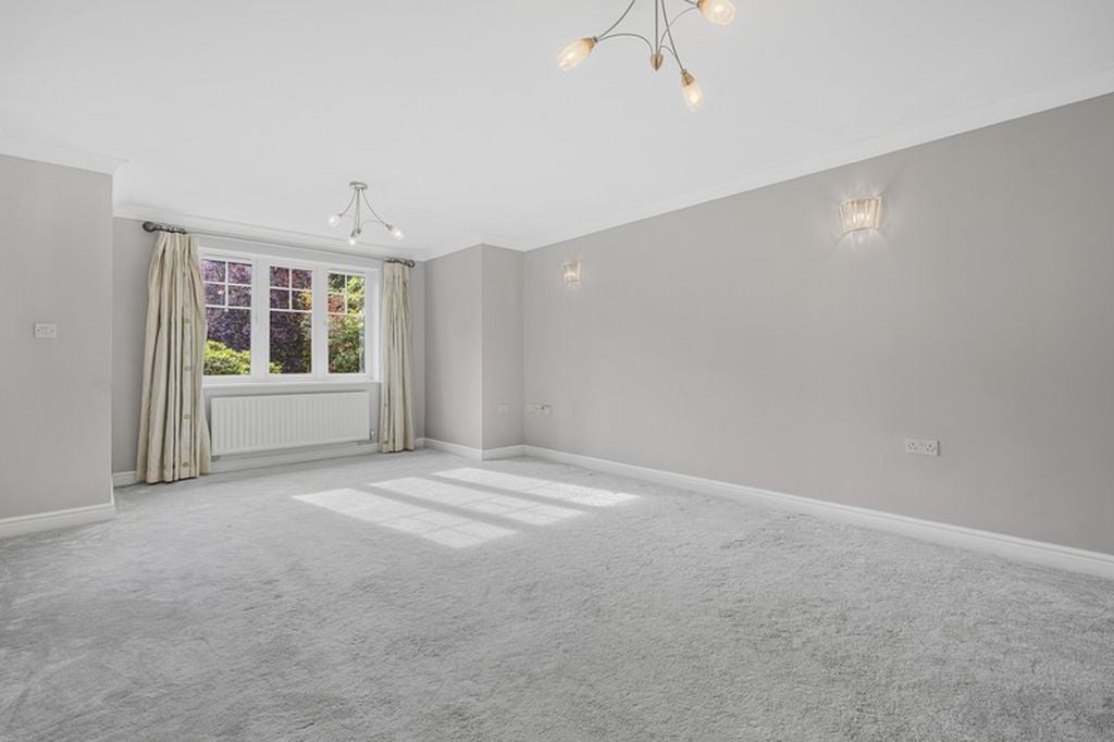 Flat Lady Margaret Road in Sunningdale