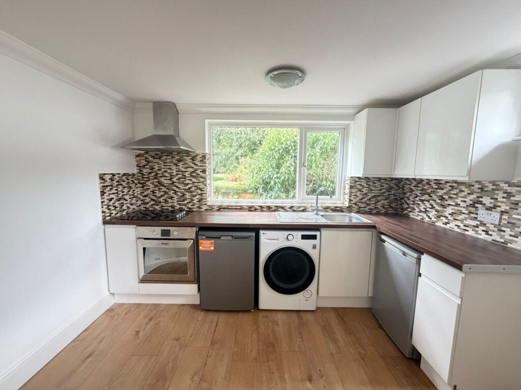 Flat Sun Ray Estate in Sandhurst