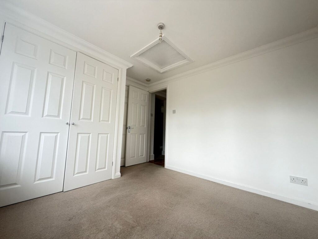 Flat Sun Ray Estate in Sandhurst