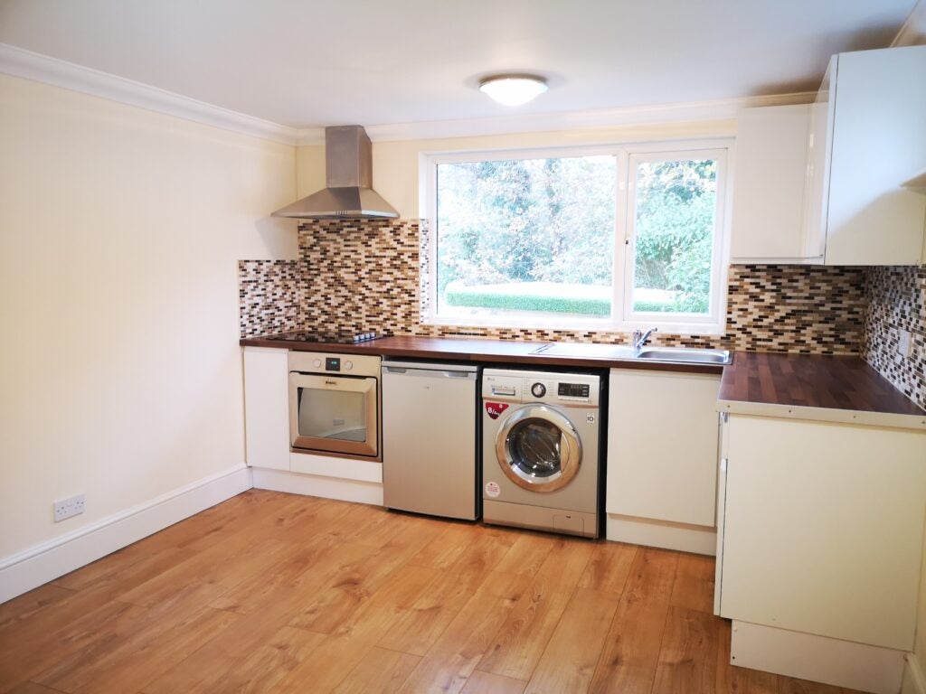Flat Sun Ray Estate in Sandhurst