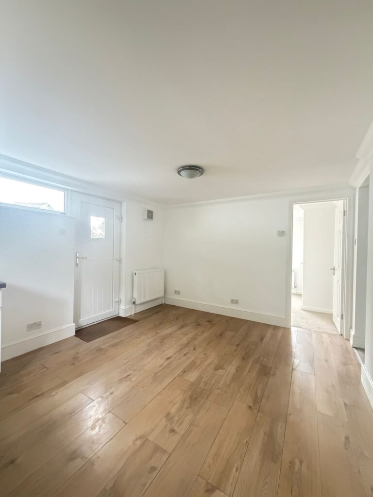 Flat Sun Ray Estate in Sandhurst