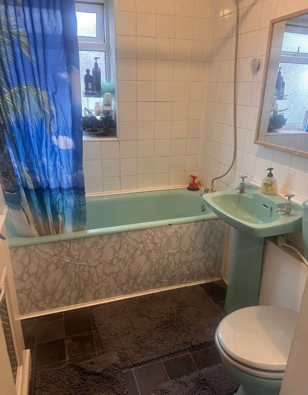 Room Evesham Road in Greater London