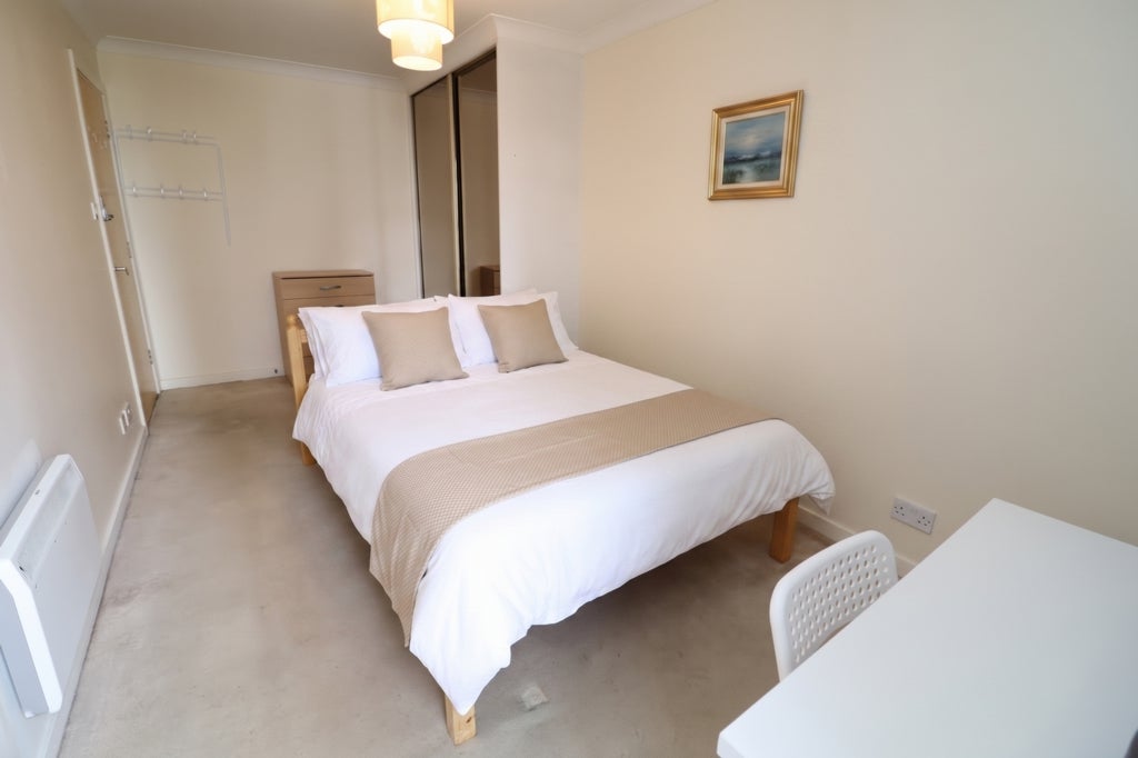 Room Globe Road in Greater London