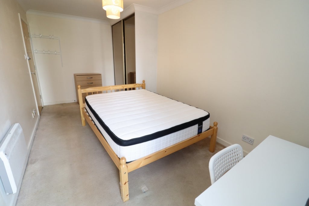 Room Globe Road in Greater London