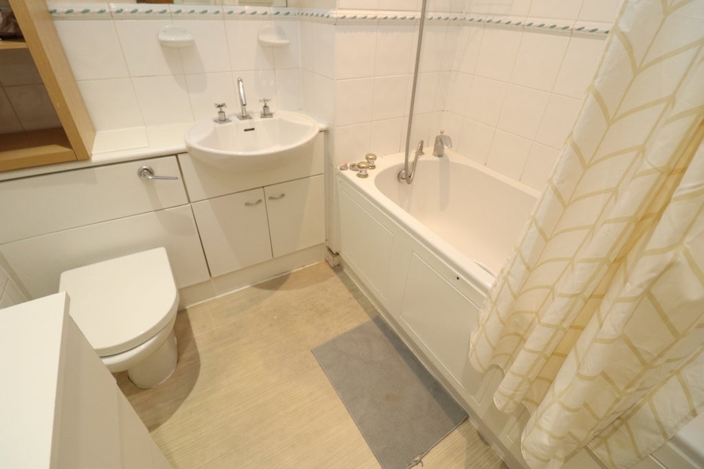 Room Globe Road in Greater London