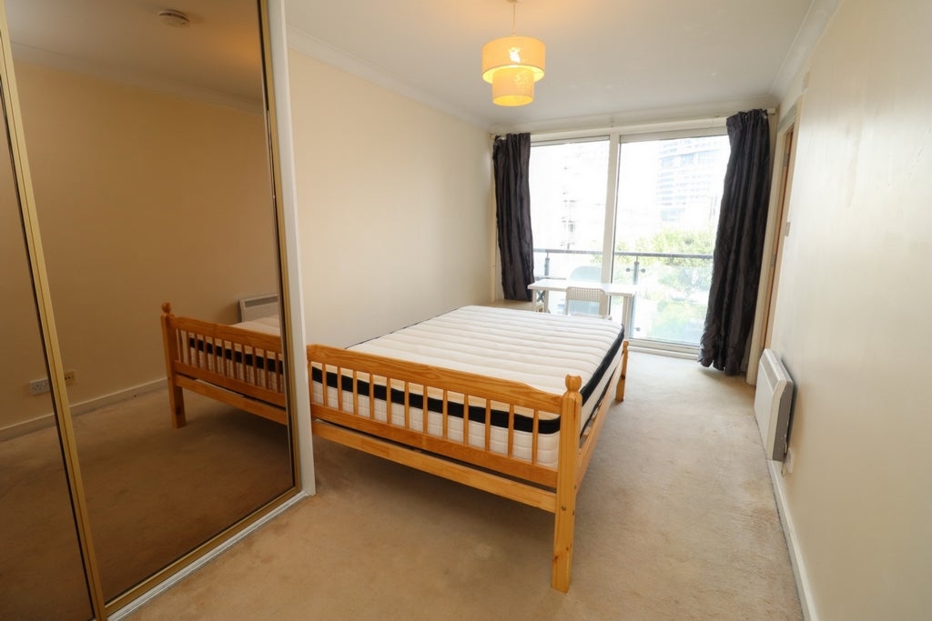 Room Globe Road in Greater London