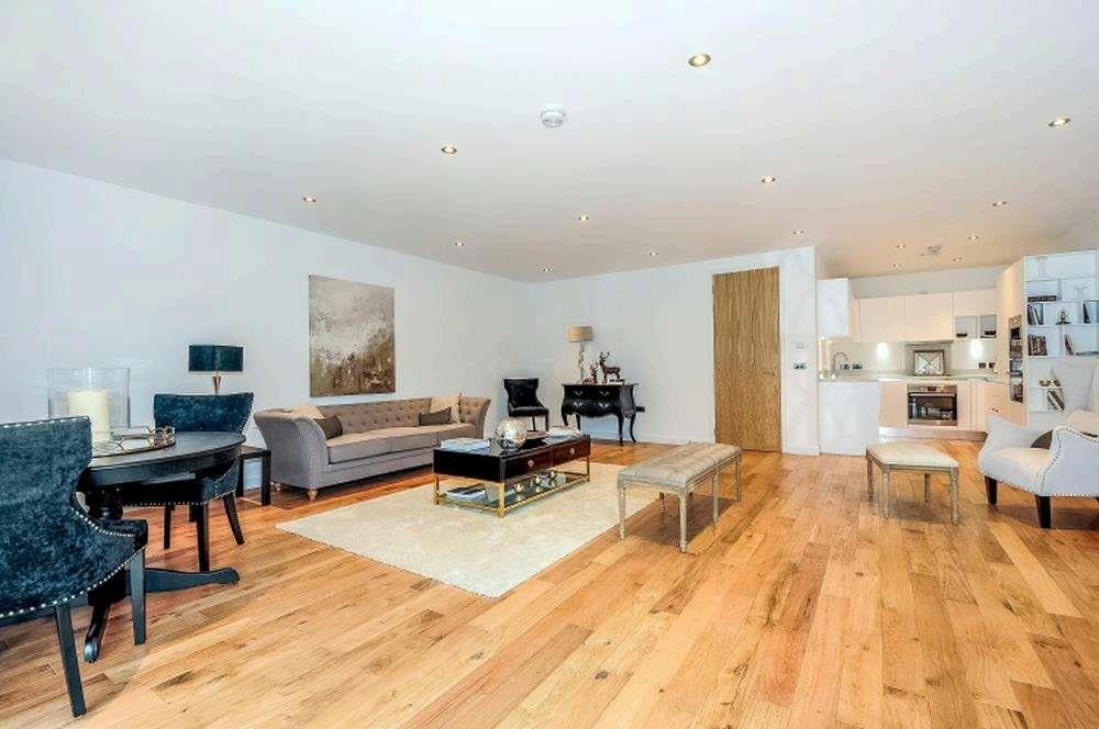 Flat Finchley Road in Greater London