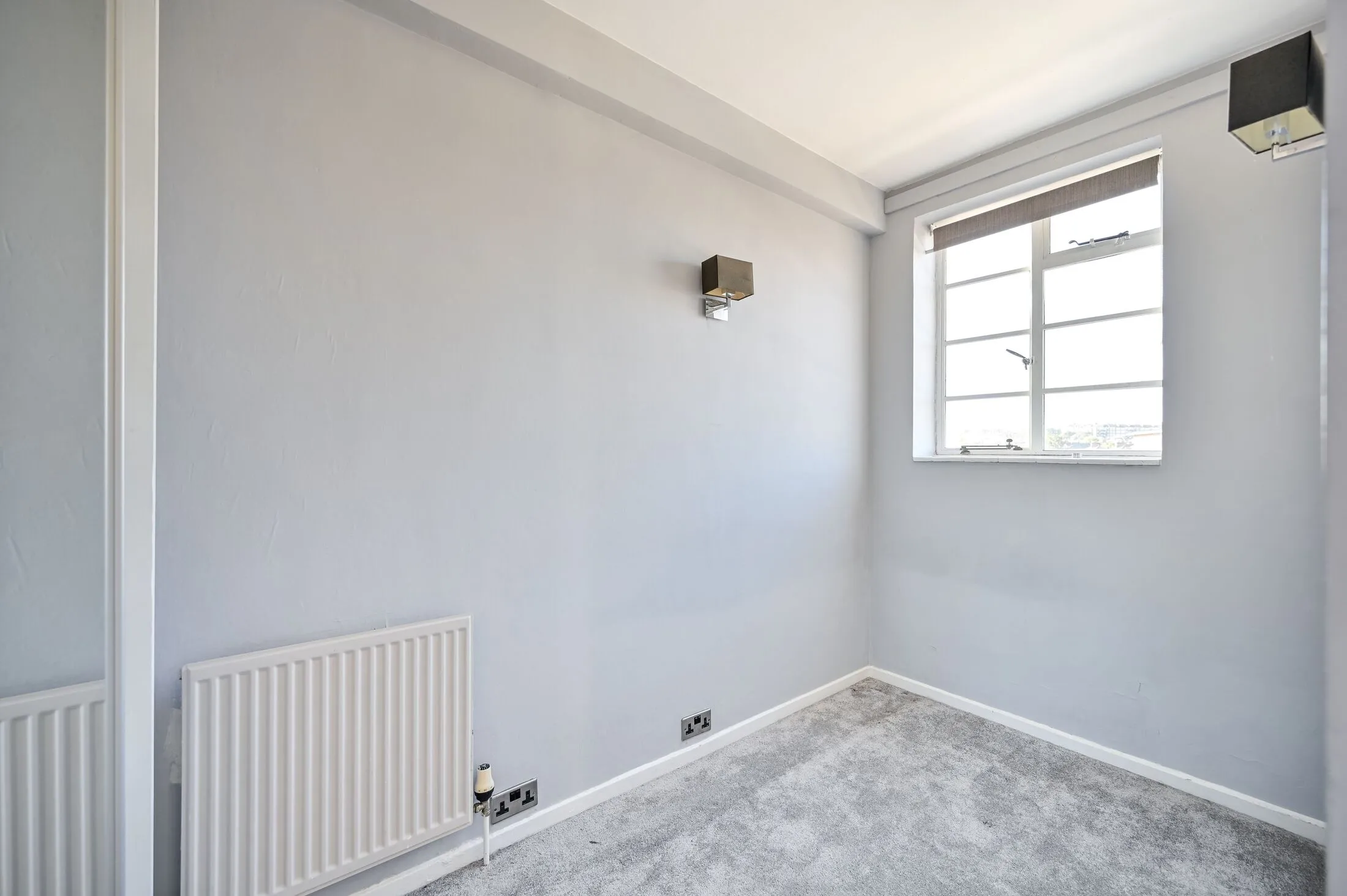 Flat Sheen Road in Greater London