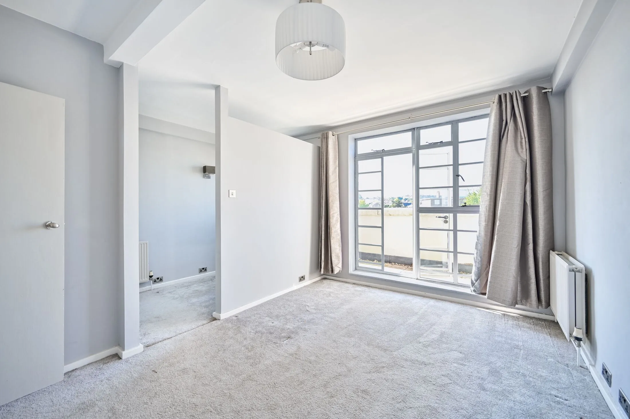 Flat Sheen Road in Greater London
