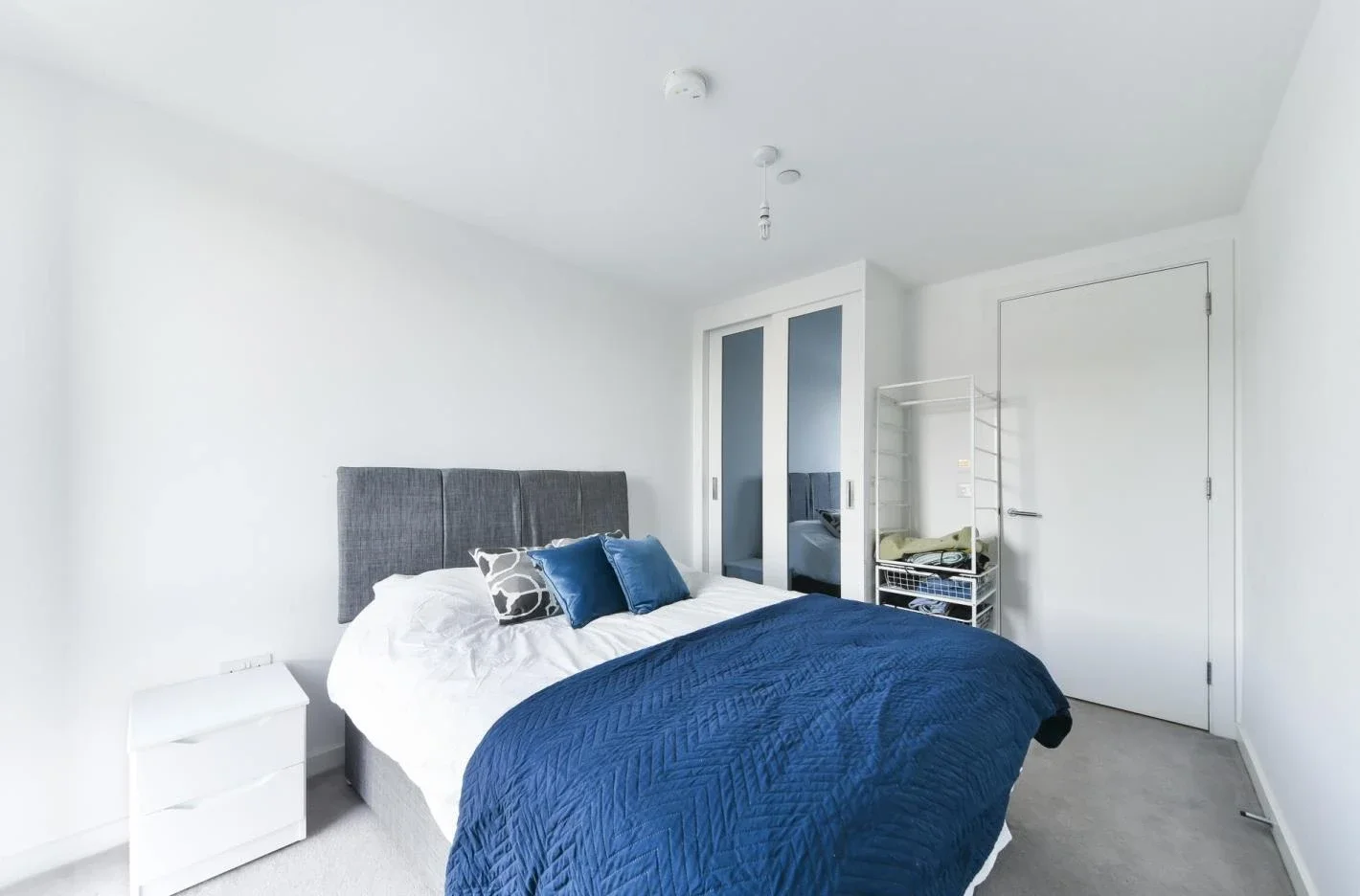 Flat Goodwin Street in Greater London