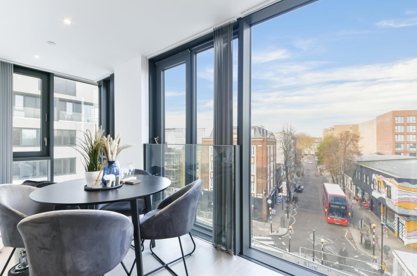 Flat Goodwin Street in Greater London