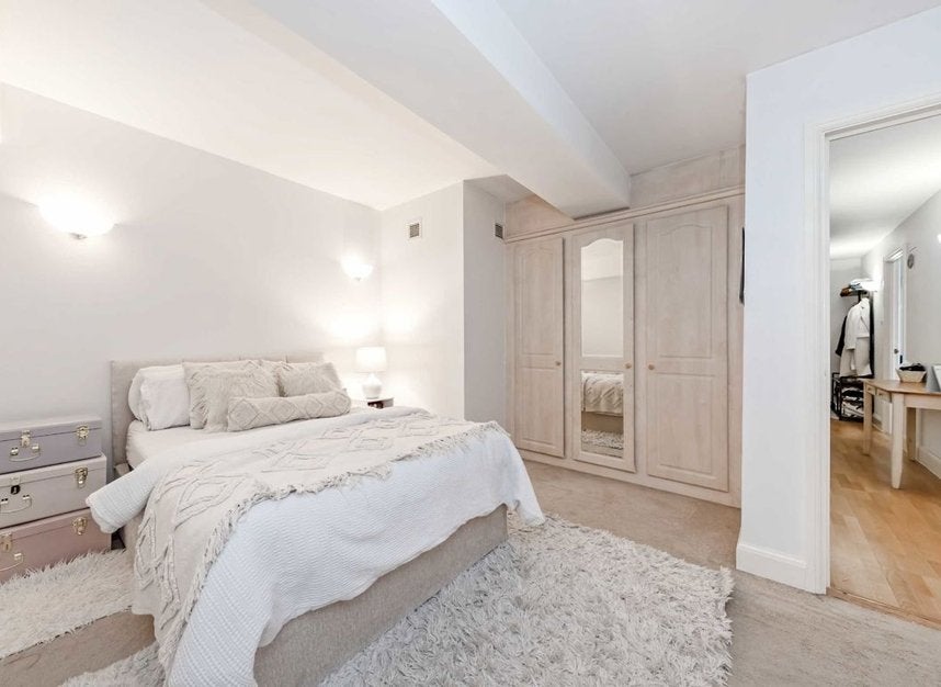 Flat Gainsford Street in Greater London