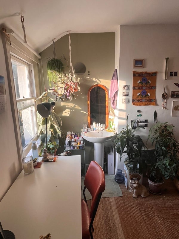 Room Elmwood Road in Greater London