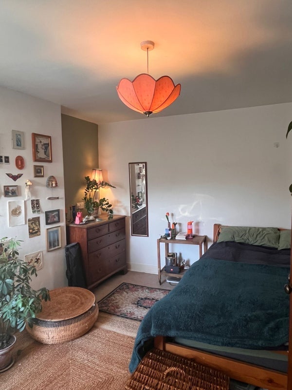 Room Elmwood Road in Greater London
