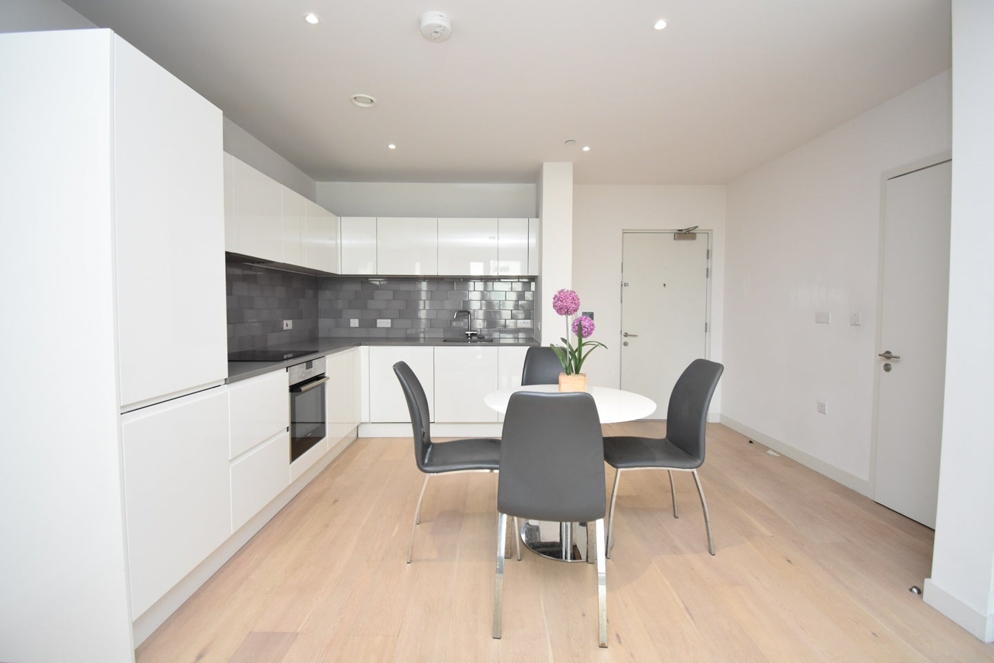 Flat Starboard Way in Greater London