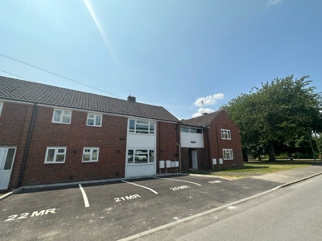 Flat Waverley Close in Bulford