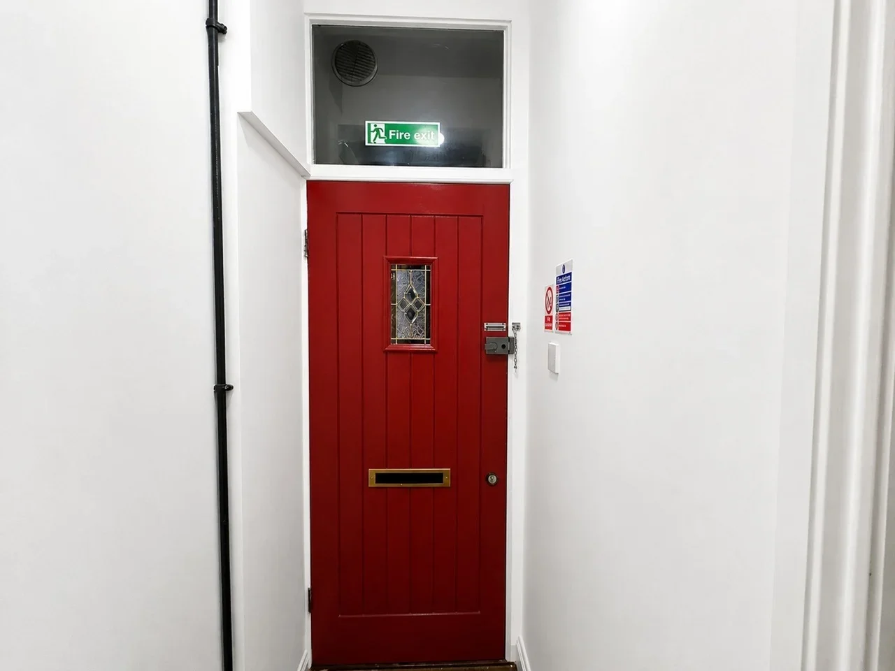 Room Bush Road in Greater London