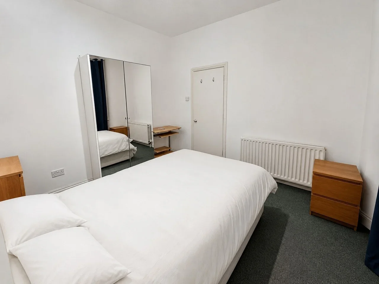 Room Bush Road in Greater London