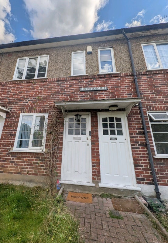 Room Crescent Road in Greater London