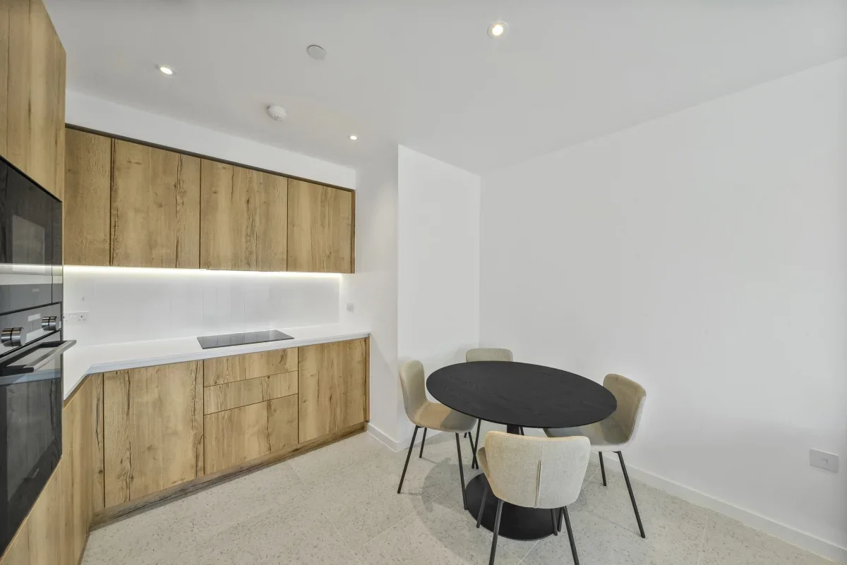 Flat Cendal Crescent in Greater London