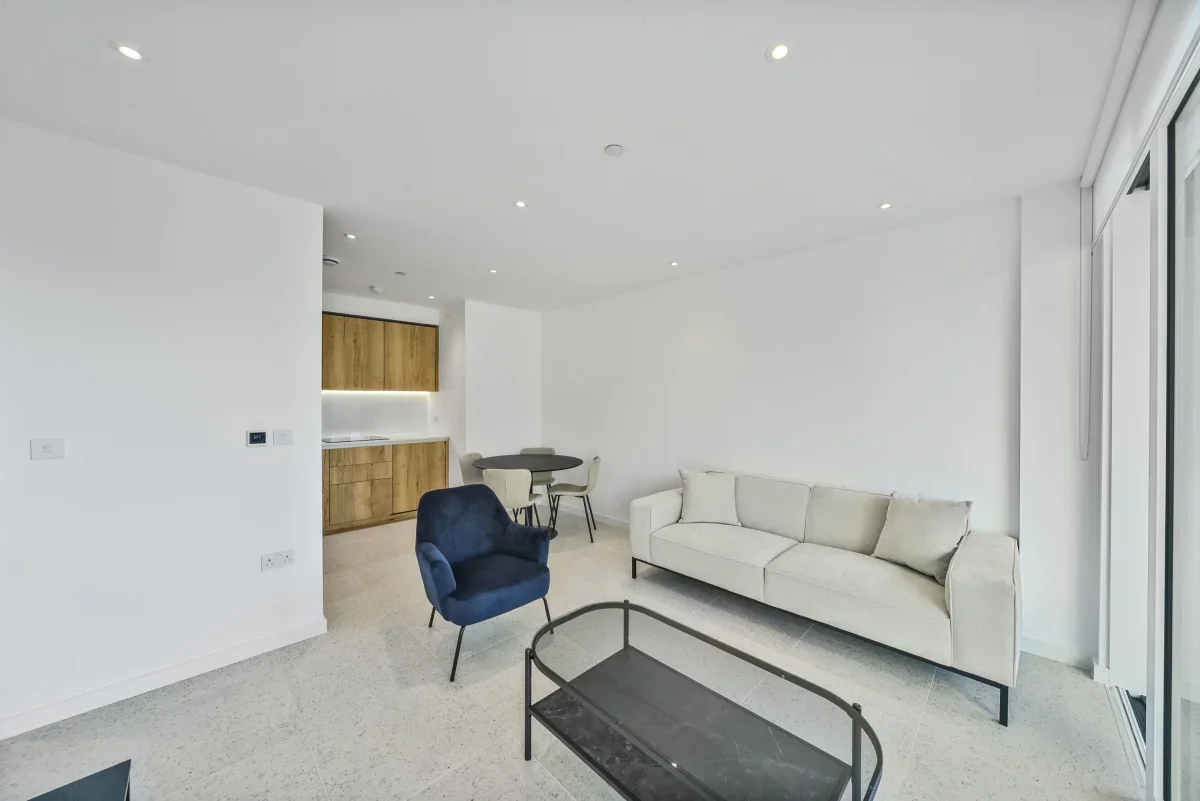 Flat Cendal Crescent in Greater London