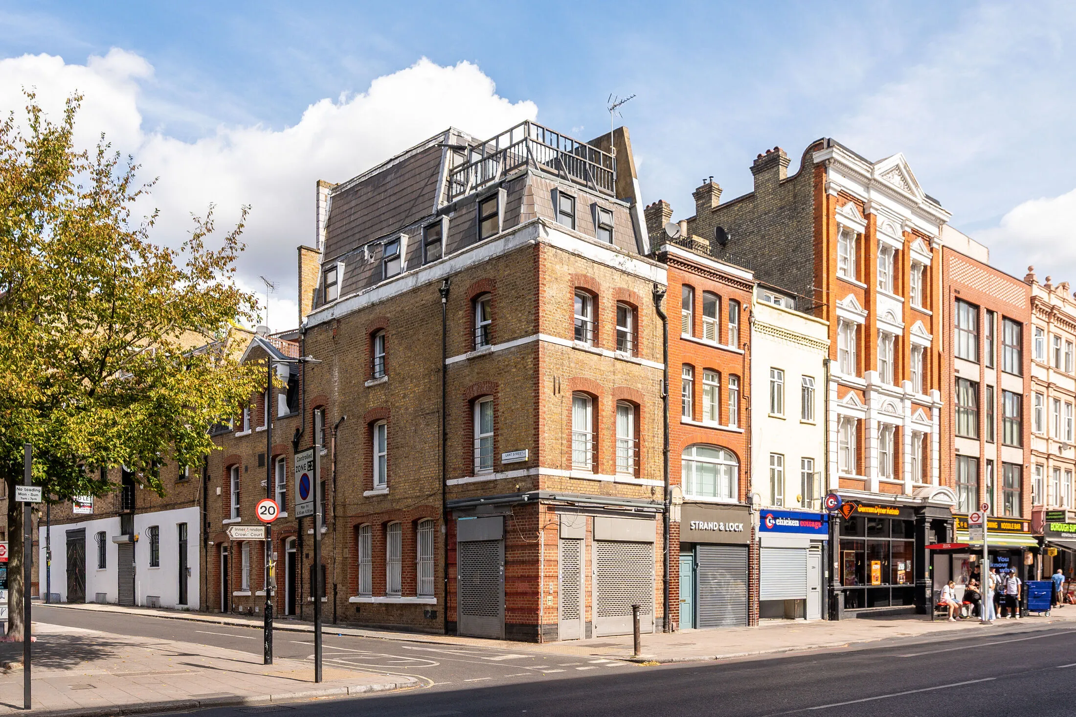 Flat Sanctuary Street in Greater London