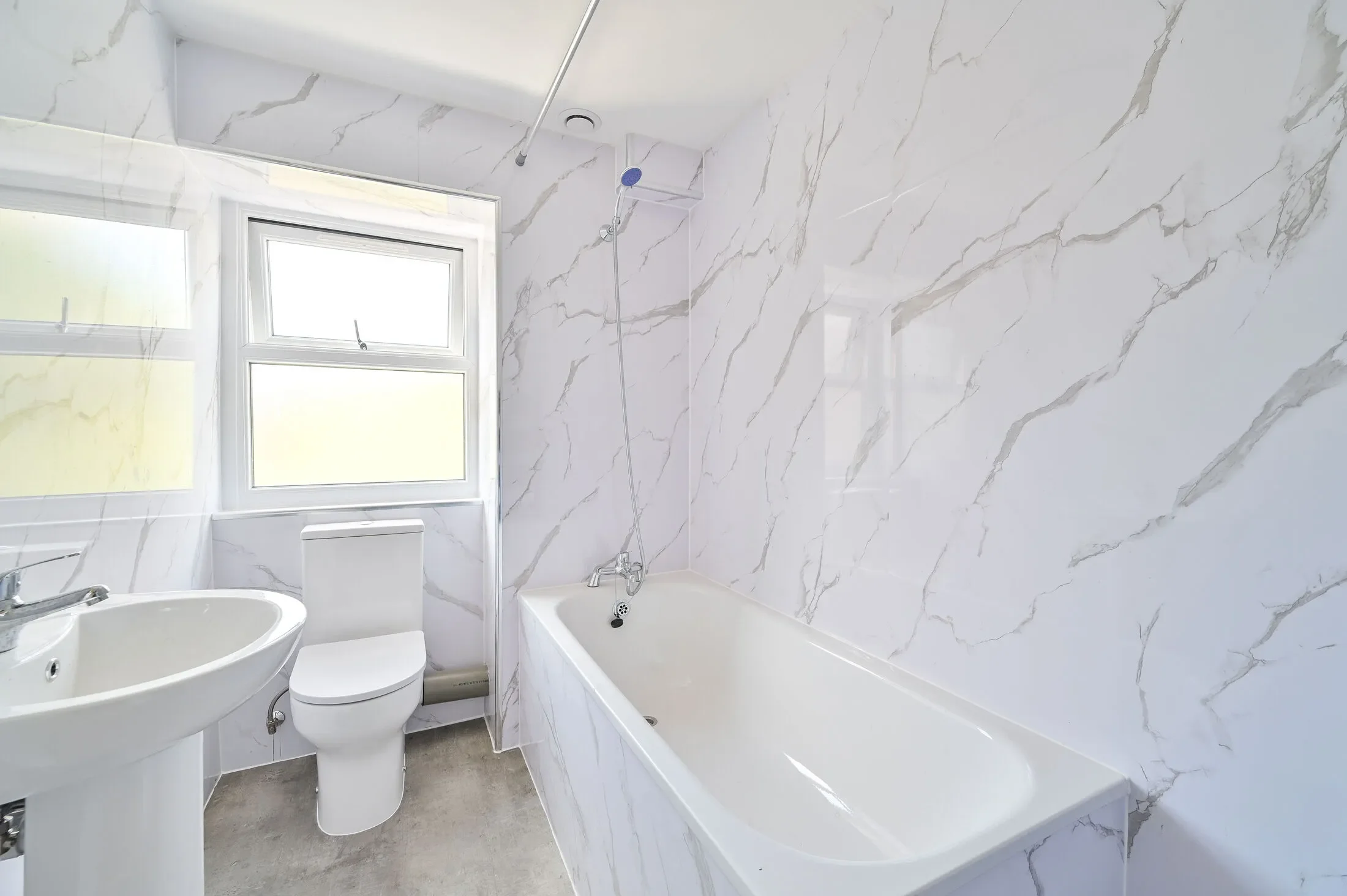 Flat Sanctuary Street in Greater London
