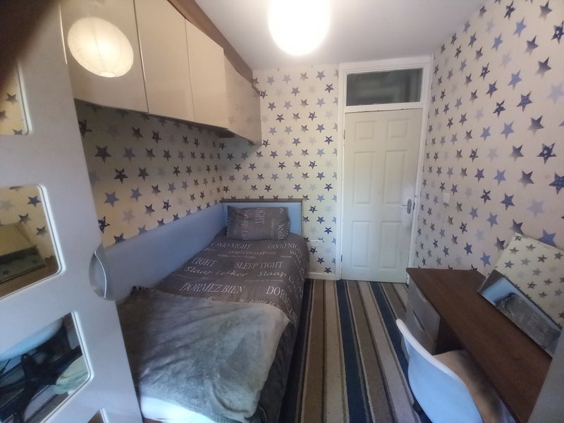 Room Poole Crescent in Birmingham