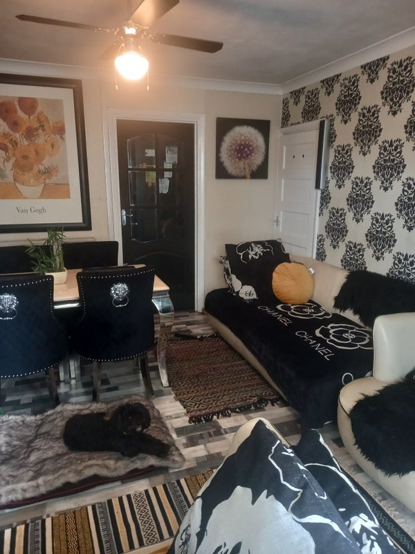 Room Poole Crescent in Birmingham