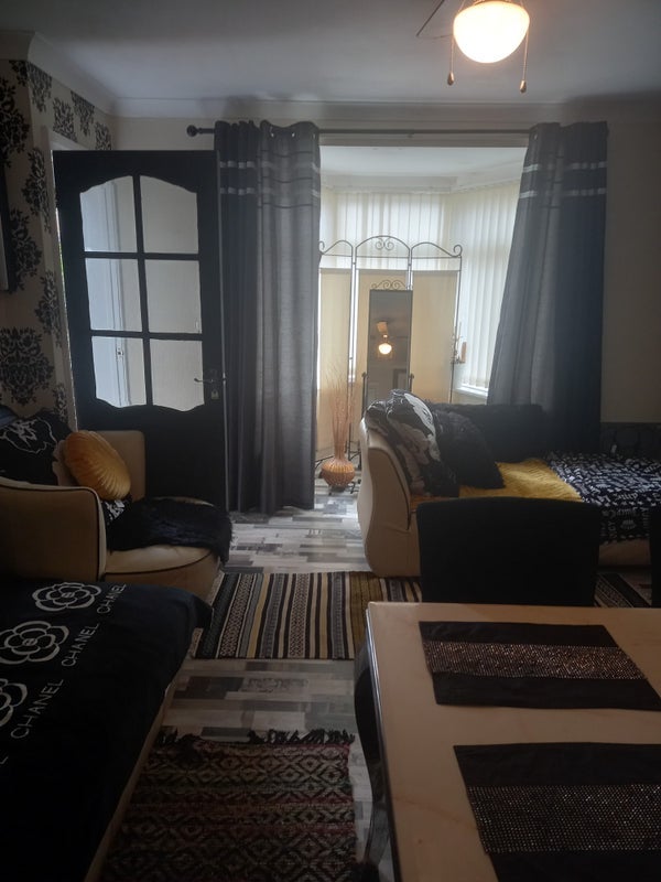 Room Poole Crescent in Birmingham