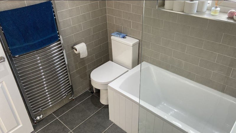 Room Rainham Close in Greater London