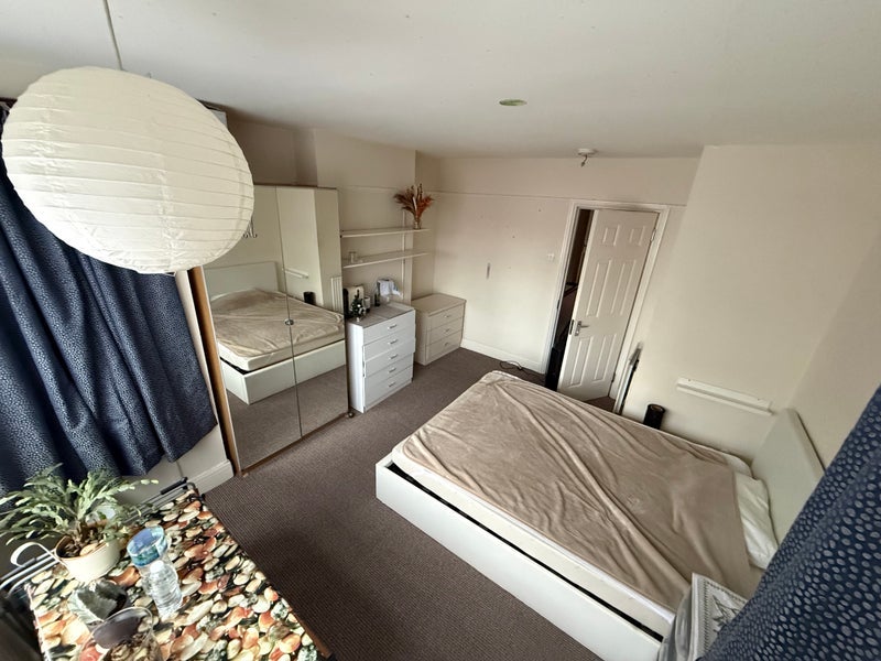 Room Priory Gardens in Greater London