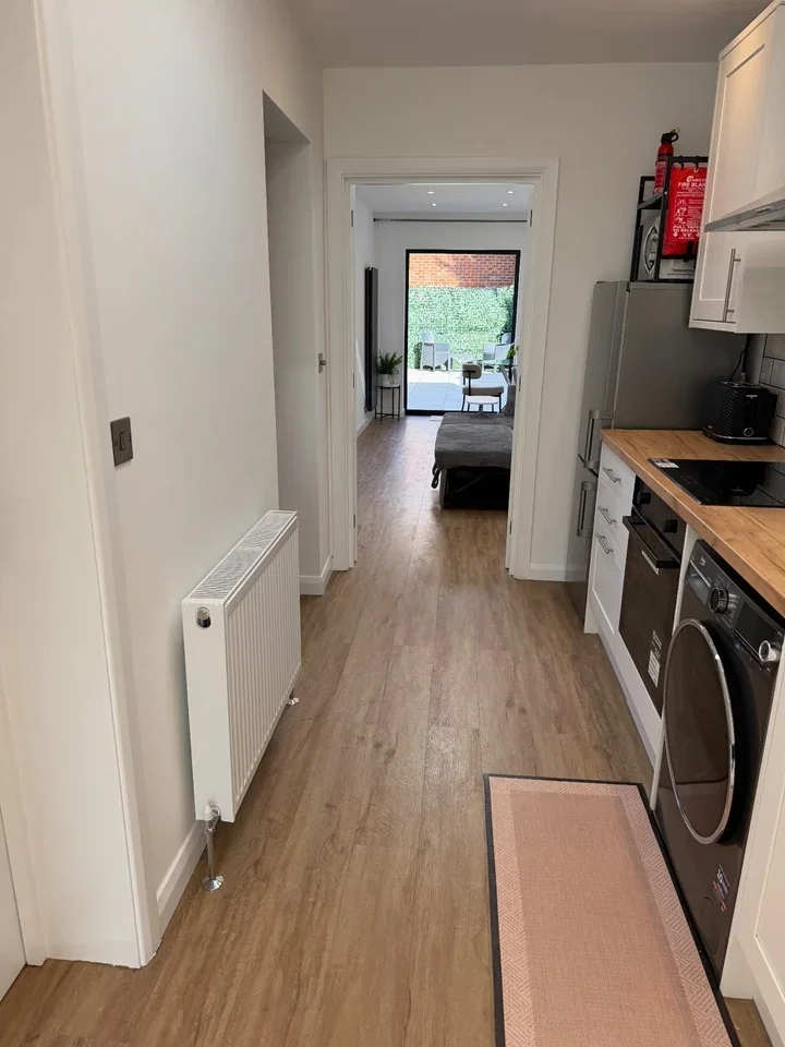 Flat Cumberland Drive in Greater London