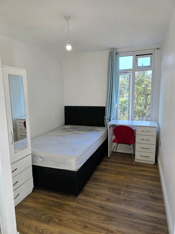 Room Fletcher Road in Nottingham