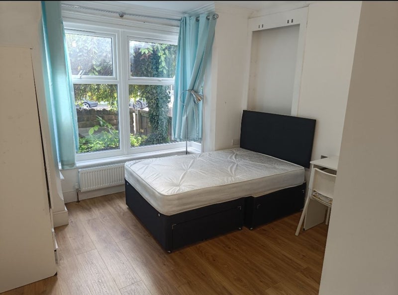 Room Fletcher Road in Nottingham