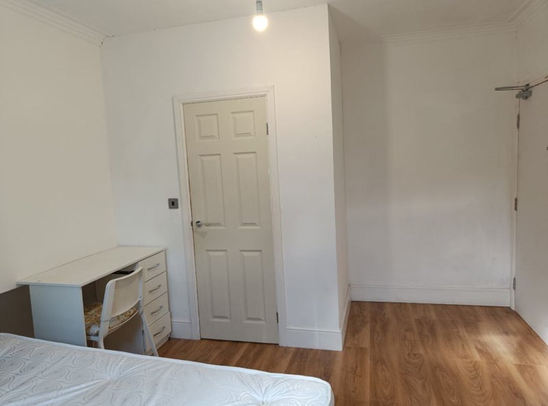 Room Fletcher Road in Nottingham