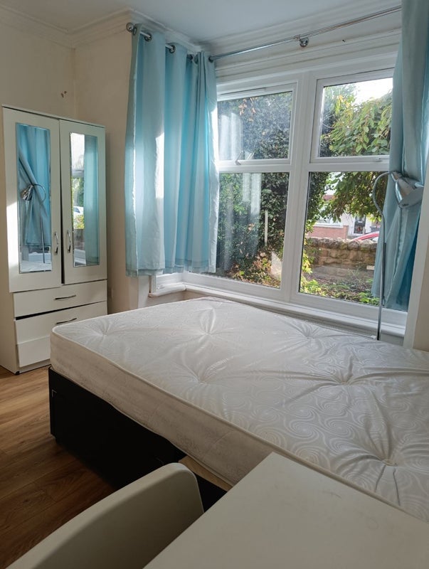 Room Fletcher Road in Nottingham