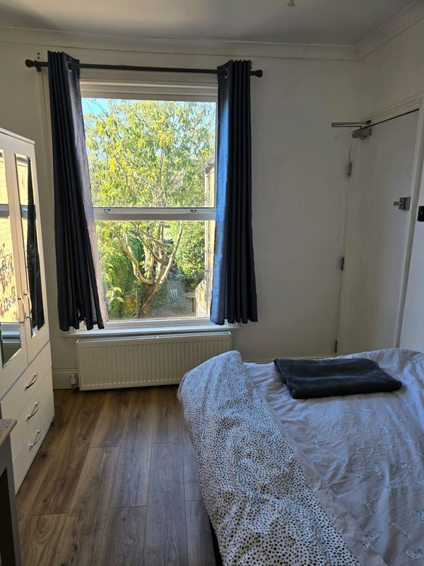 Room Fletcher Road in Nottingham