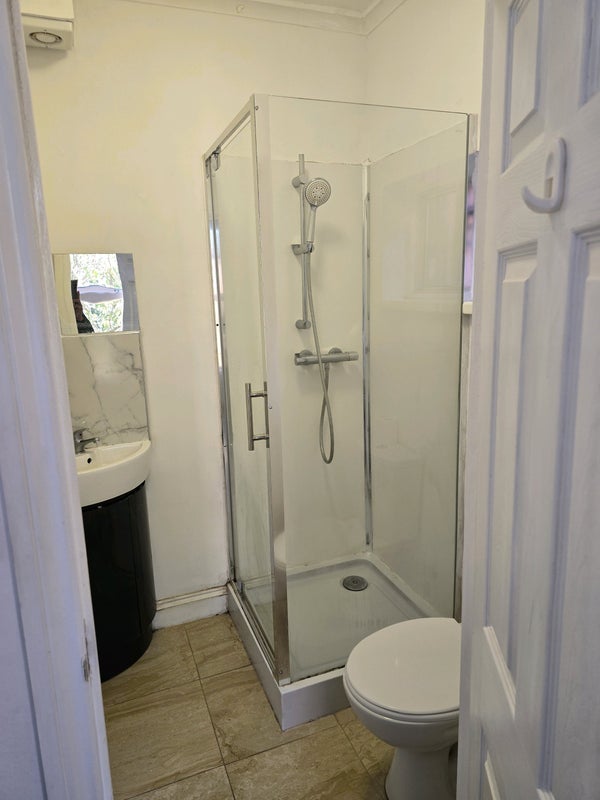 Room Fletcher Road in Nottingham