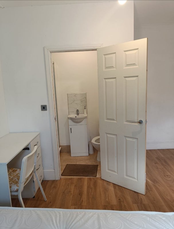Room Fletcher Road in Nottingham