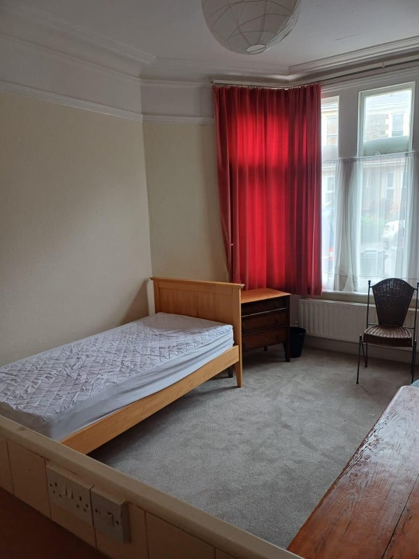 Room Harcourt Road in Bristol