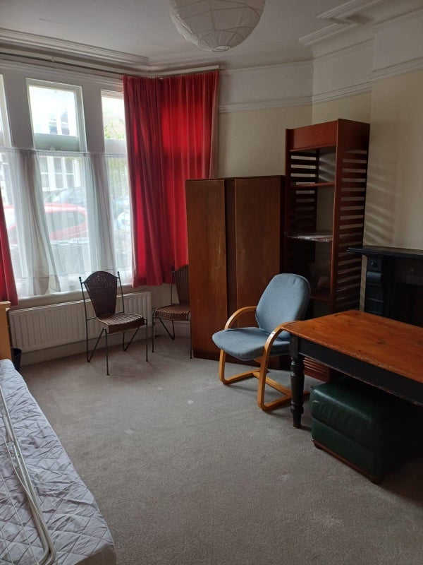 Room Harcourt Road in Bristol