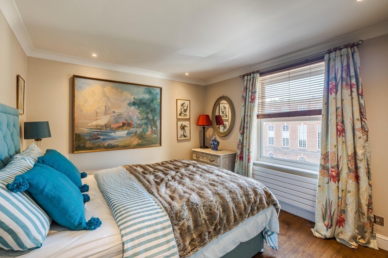 Room Hortensia Road in Greater London