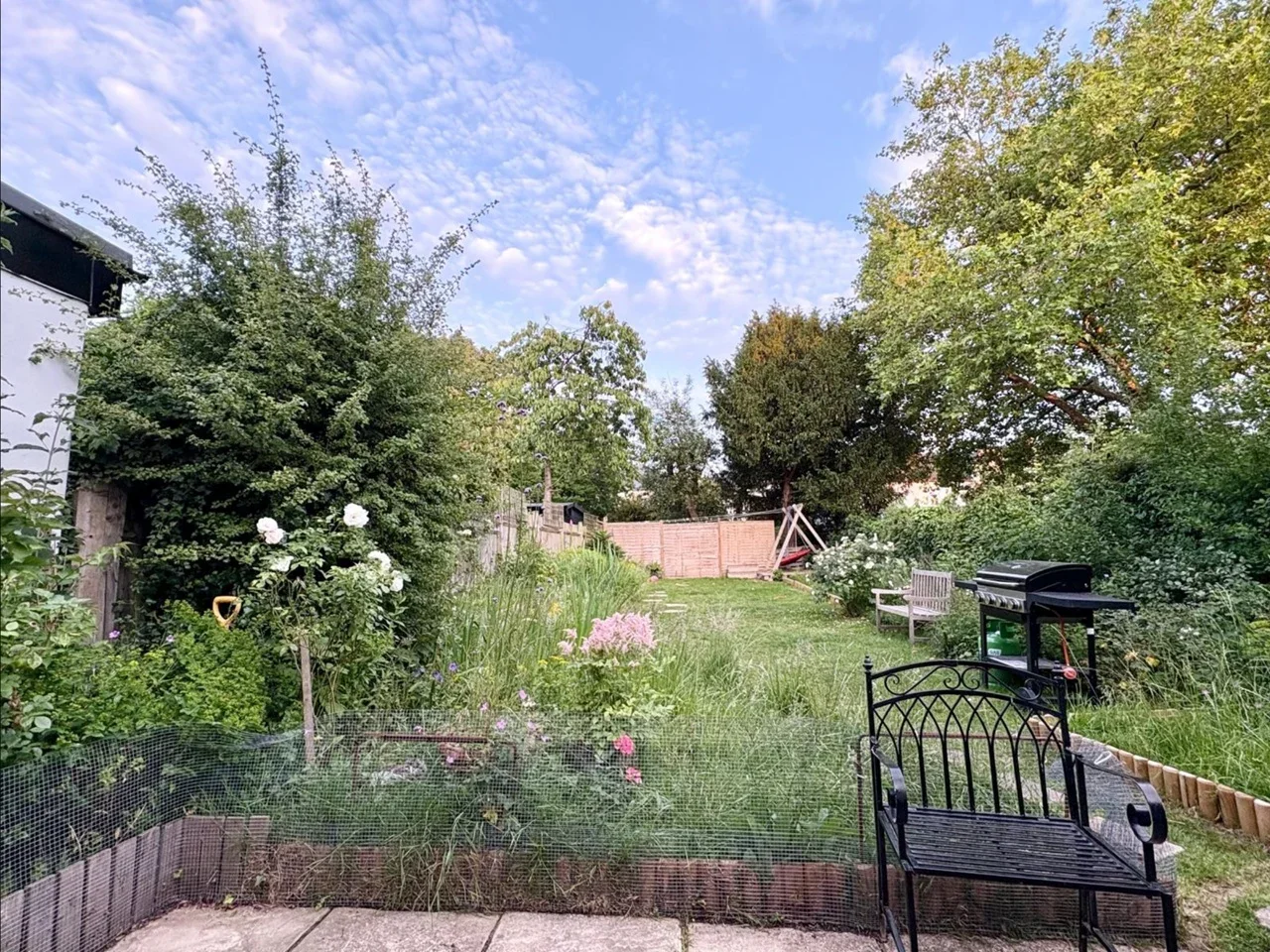 Room Moat Drive in Greater London