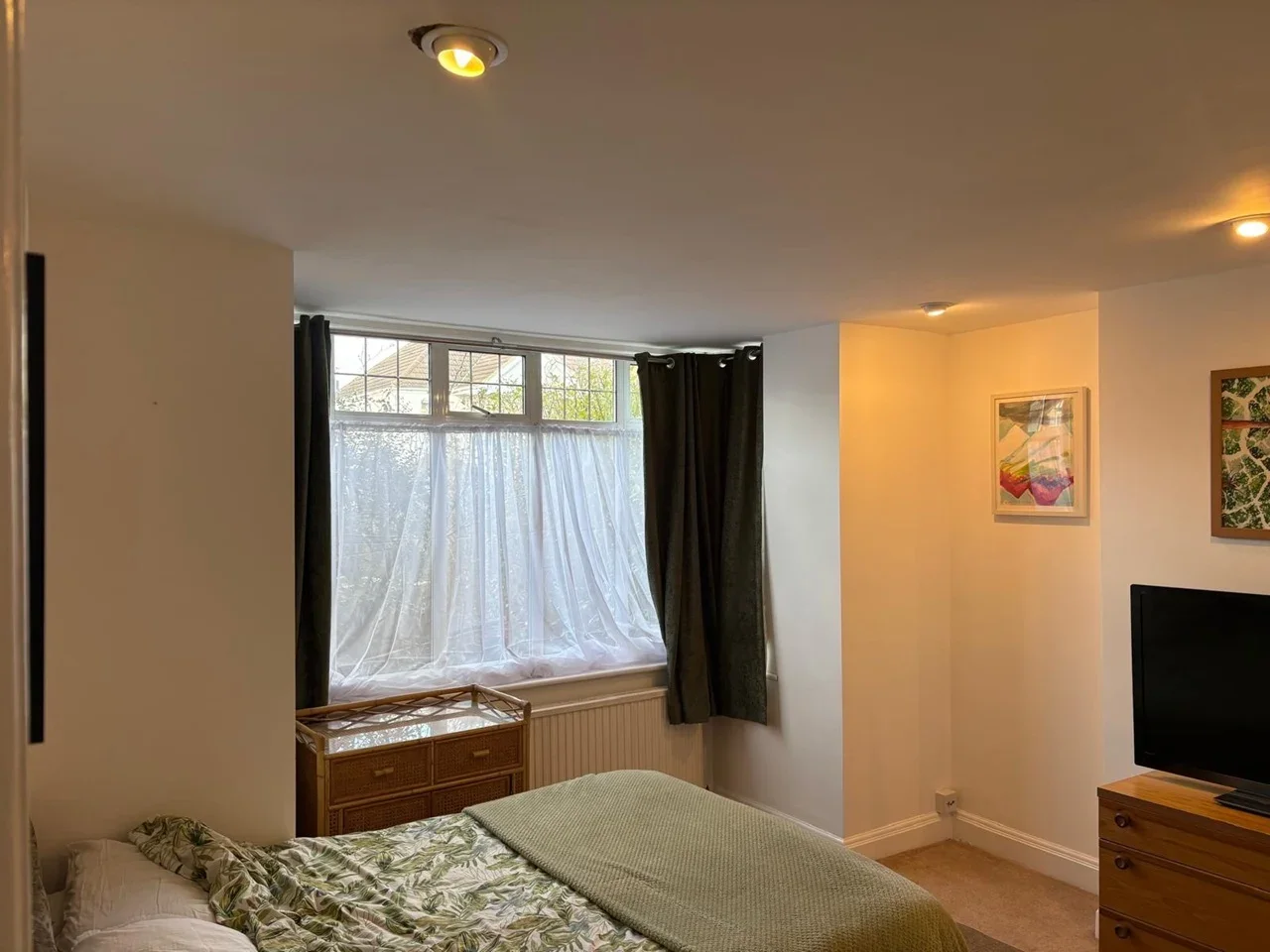 Room Moat Drive in Greater London