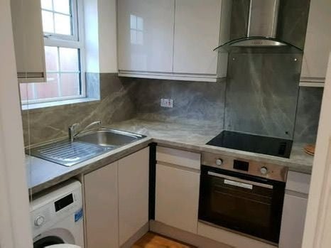 Flat Oakley Avenue in Greater London