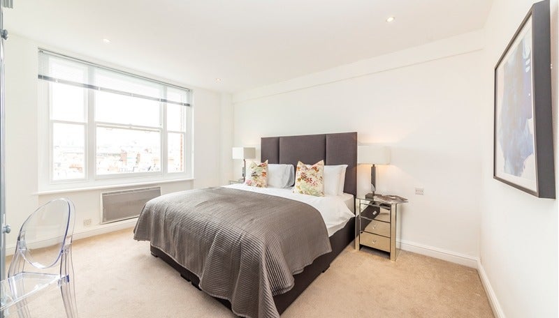 Flat Hill Street in City of Westminster